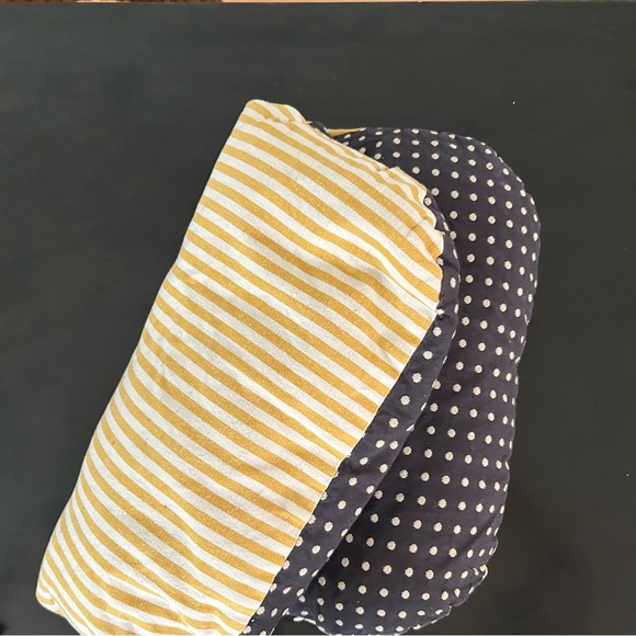 Trendy reversible cushion-bed for small dogs or cats, new - Picture 2 of 4